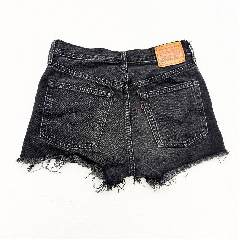 Levi's 501 Button Fly Black Charcoal Denim Cutoff Shorts Raw Hem Size 25 - Picture 2 of 4